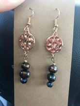 Load image into Gallery viewer, Tahitian pearl earrings
